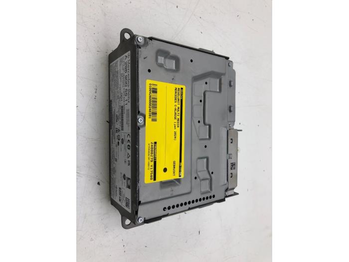 Używane Jednostka multimedialna Mercedes C Estate (S206) C-200d 2.0 Turbo 16V Cena € 1.048,95 Procedura marży oferowane przez Wessel Parts & Service B.V.
