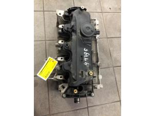Topplock från en Mercedes-Benz A (W176) 1.5 A-180 CDI, A-180d 16V 2012