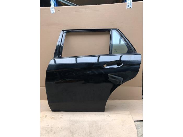 Begagnade Bakdörr, 4-dörrars, vänster Mercedes E Estate (S212) E-220 CDI 16V BlueEfficiency Pris € 156,45 Marginaltabell erbjuds av Wessel Parts & Service B.V.