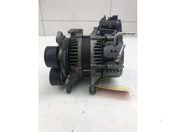 Gebrauchte Dynamo Mercedes C Estate (S205) C-300 2.0 Turbo 16V EQ Boost 4-Matic Preis € 786,45 Margenregelung angeboten von Wessel Parts & Service B.V.