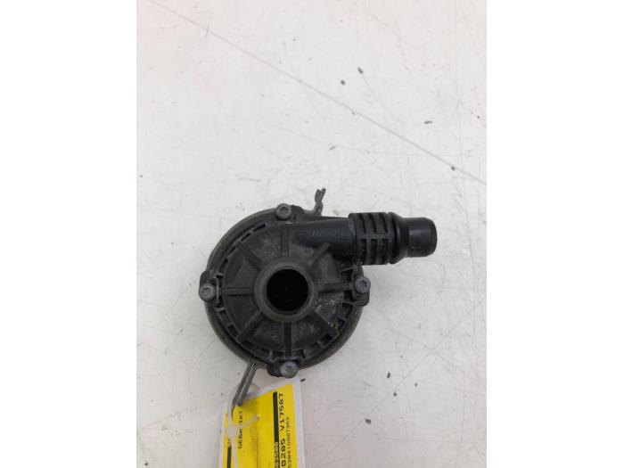 Gebrauchte Wasserpumpe Mercedes C Estate (S205) C-300 2.0 Turbo 16V EQ Boost 4-Matic Preis € 51,45 Margenregelung angeboten von Wessel Parts & Service B.V.