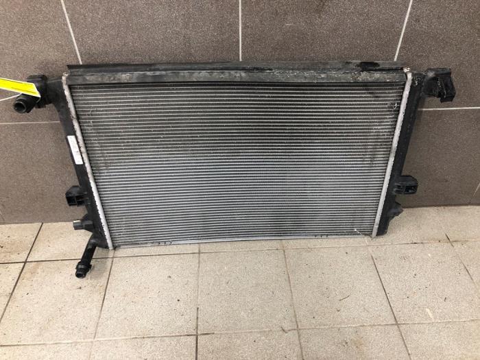 Usagé Radiateur Skoda Octavia Combi (5EAC) 2.0 TDI GreenTec 16V Prix € 93,45 Règlement à la marge proposé par Wessel Parts & Service B.V.
