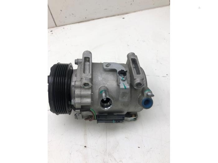 Usagé Compresseur de clim Opel Corsa F (UB/UH/UP) 1.2 12V 75 Prix € 93,45 Règlement à la marge proposé par Wessel Parts & Service B.V.