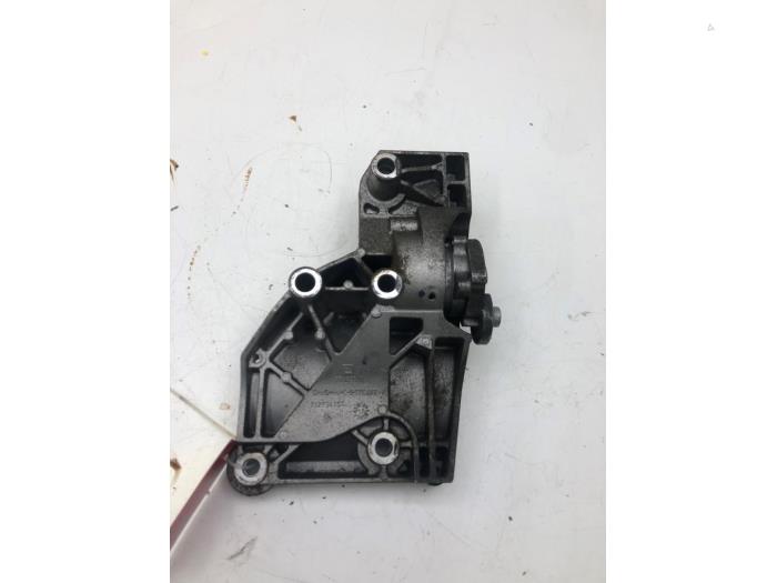 Used Alternator lower bracket Opel Insignia 2.0 CDTI 16V 140 ecoFLEX Price € 40,95 Margin scheme offered by Wessel Parts & Service B.V.
