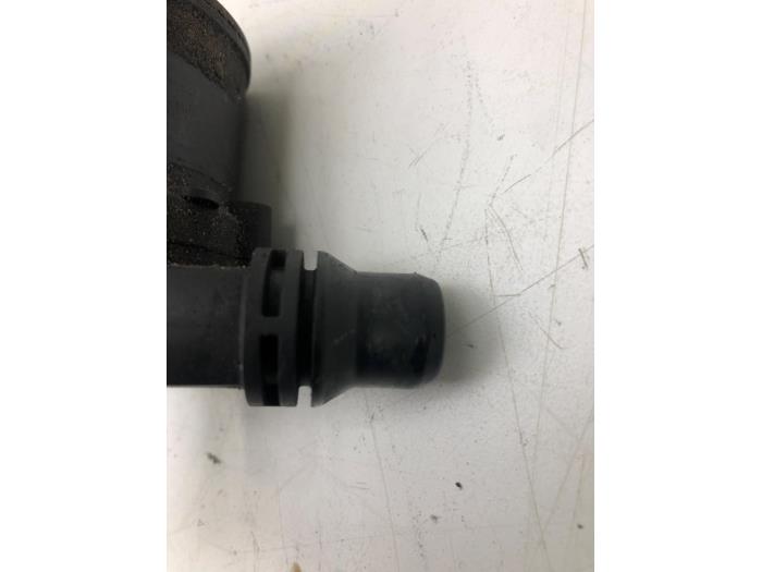 Begagnade Extra vattenpump BMW X3 (F25) xDrive20d 16V Pris € 36,75 Marginaltabell erbjuds av Wessel Parts & Service B.V.