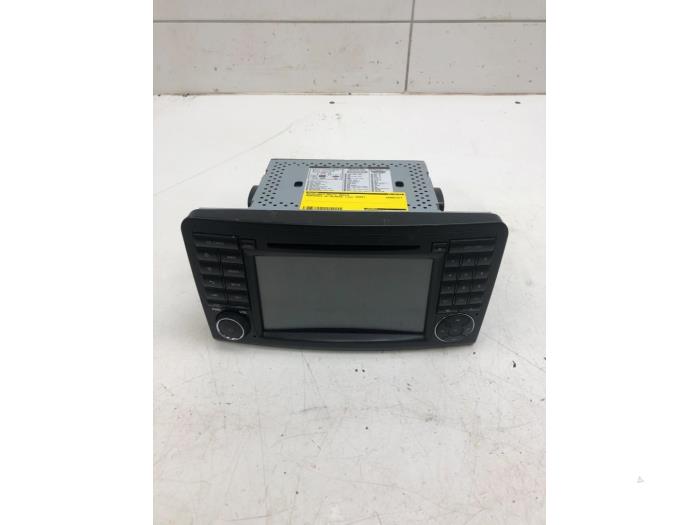 Używane Jednostka multimedialna Mercedes GL (X164) 5.5 GL 500 V8 32V Cena € 208,95 Procedura marży oferowane przez Wessel Parts & Service B.V.