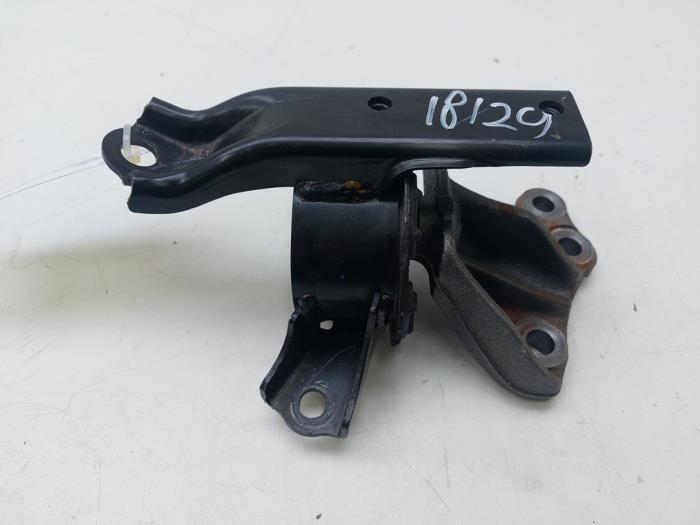 Usagé Support moteur Mitsubishi Space Star (A0) 1.2 12V Prix € 51,45 Règlement à la marge proposé par Wessel Parts & Service B.V.