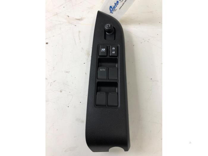 Usados Interruptor de ventanilla eléctrica Suzuki Ignis (MF) 1.2 Dual Jet 16V Smart Hybrid Precio € 72,45 Norma de margen ofrecido por Wessel Parts & Service B.V.