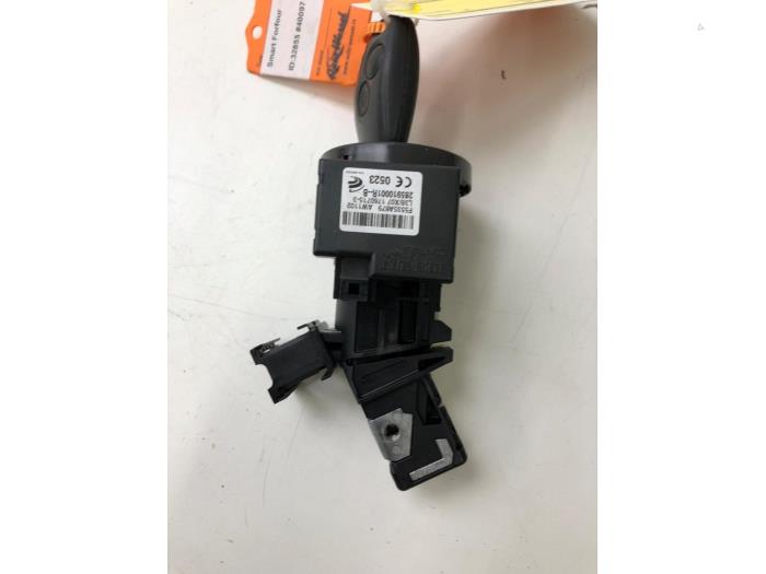 Begagnade Fjärrkontrollset Smart Forfour (453) 1.0 12V Pris € 51,45 Marginaltabell erbjuds av Wessel Parts & Service B.V.