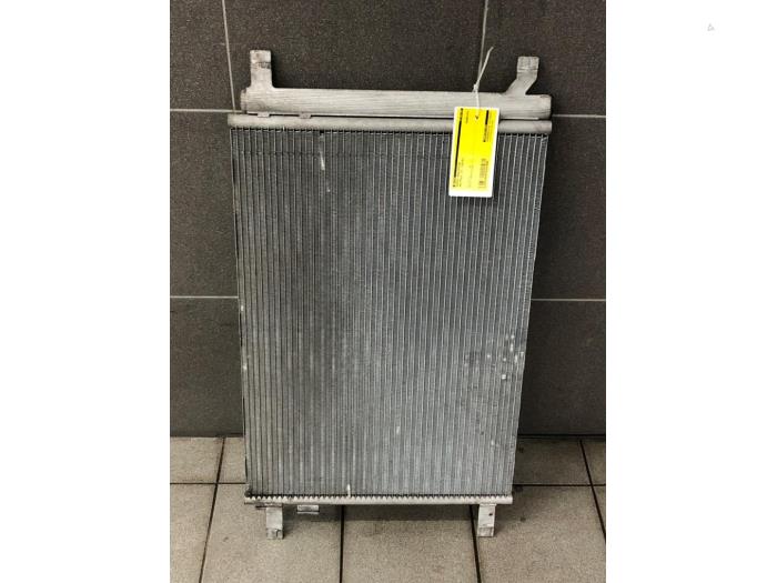 Usagé Radiateur clim Volkswagen Polo VI (AW1) 1.0 TSI 12V Prix € 82,95 Règlement à la marge proposé par Wessel Parts & Service B.V.