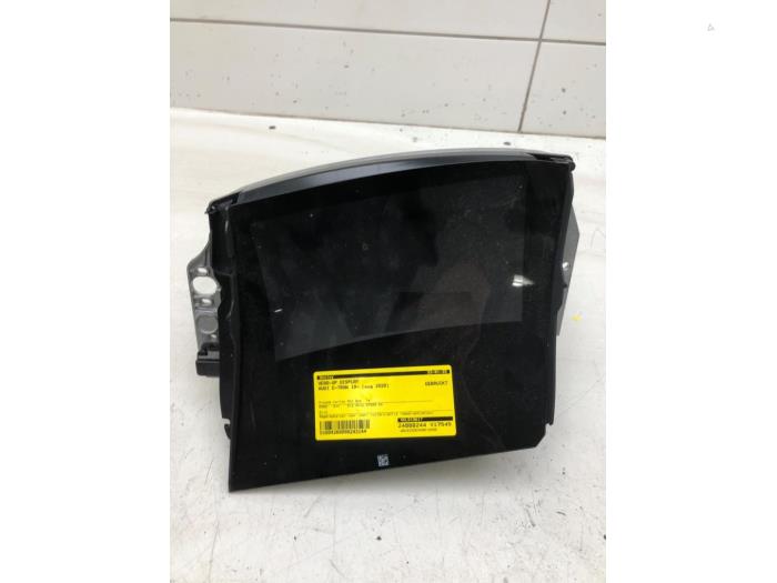 Usados Pantalla Head-up Audi e-tron (GEN) 55 quattro Precio € 523,95 Norma de margen ofrecido por Wessel Parts & Service B.V.