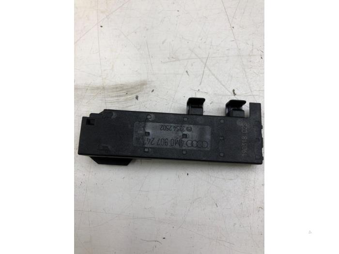 Używane Keyless Entry-Antena Audi e-tron (GEN) 55 quattro Cena € 30,45 Procedura marży oferowane przez Wessel Parts & Service B.V.