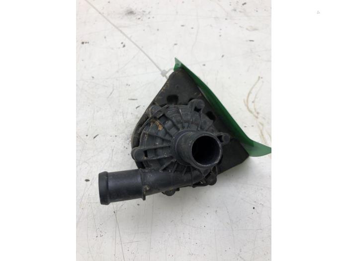 Używane Pompa wodna Audi e-tron (GEN) 55 quattro Cena € 82,95 Procedura marży oferowane przez Wessel Parts & Service B.V.