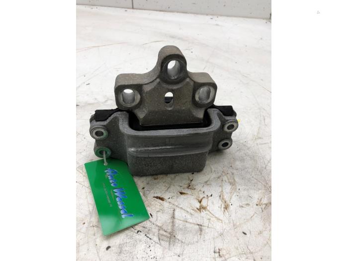 Used Engine mount Audi Q3 (8UB/8UG) 2.0 16V TFSI 170 Quattro Price € 51,45 Margin scheme offered by Wessel Parts & Service B.V.