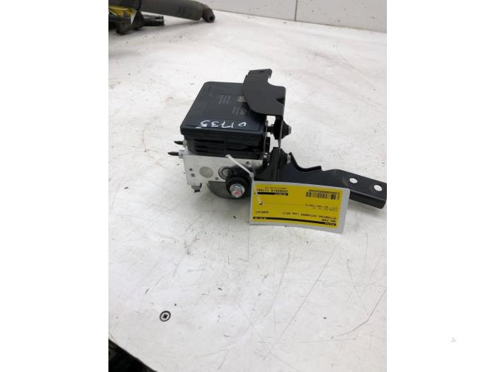 Usagé Pompe ABS Mitsubishi Outlander (GF/GG) 2.0 16V 4x2 Prix € 131,25 Règlement à la marge proposé par Wessel Parts & Service B.V.