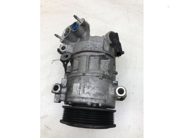 Usagé Compresseur de clim Citroen C3 Aircross I (2C/2R) 1.2 e-THP PureTech 110 Prix € 156,45 Règlement à la marge proposé par Wessel Parts & Service B.V.