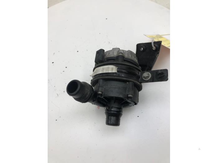 Begagnade Vattenpump Mercedes GLC (X253) 2.2 250d 16V BlueTEC 4-Matic Pris € 51,45 Marginaltabell erbjuds av Wessel Parts & Service B.V.