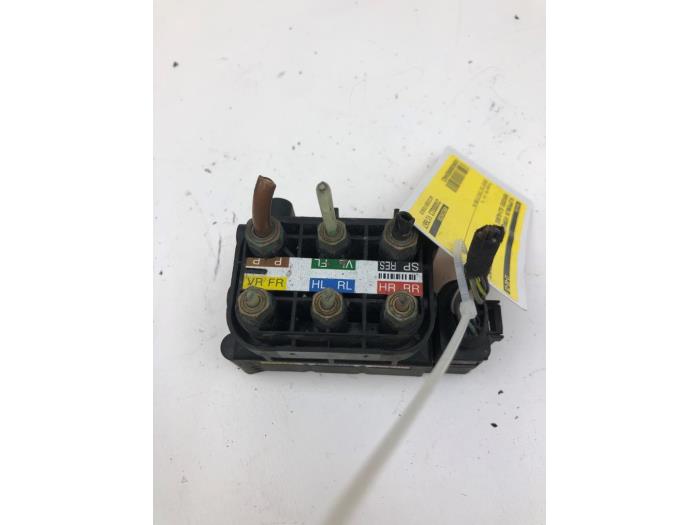 Gebrauchte Ventilblock hydraulisch Mercedes GLC (X253) 2.2 250d 16V BlueTEC 4-Matic Preis € 208,95 Margenregelung angeboten von Wessel Parts & Service B.V.