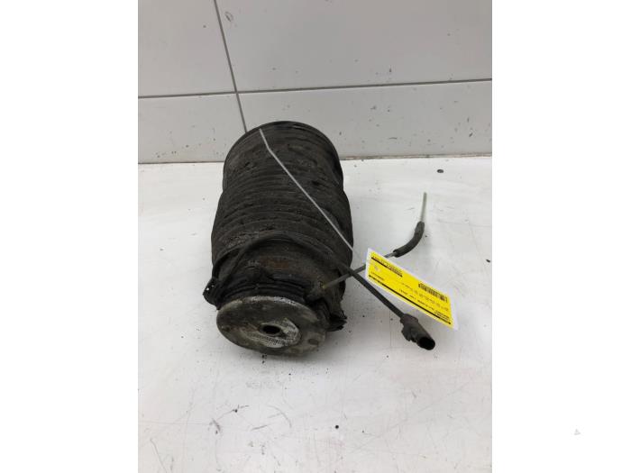 Begagnade Luftfjäder Mercedes GLC (X253) 2.2 250d 16V BlueTEC 4-Matic Pris € 183,75 Marginaltabell erbjuds av Wessel Parts & Service B.V.