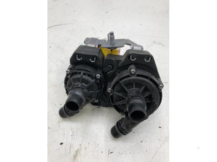 Begagnade Vattenpump Opel Astra L (F3/FB/FM/FP) 1.6 Plug-in Hybrid Turbo 16V Pris € 131,25 Marginaltabell erbjuds av Wessel Parts & Service B.V.