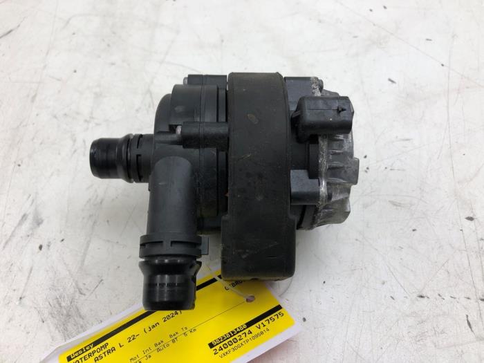 Begagnade Vattenpump Opel Astra L (F3/FB/FM/FP) 1.6 Plug-in Hybrid Turbo 16V Pris € 51,45 Marginaltabell erbjuds av Wessel Parts & Service B.V.
