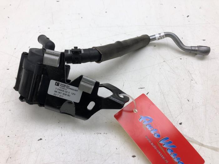 Begagnade Extra vattenpump Opel Astra L (F3/FB/FM/FP) 1.6 Plug-in Hybrid Turbo 16V Pris € 61,95 Marginaltabell erbjuds av Wessel Parts & Service B.V.