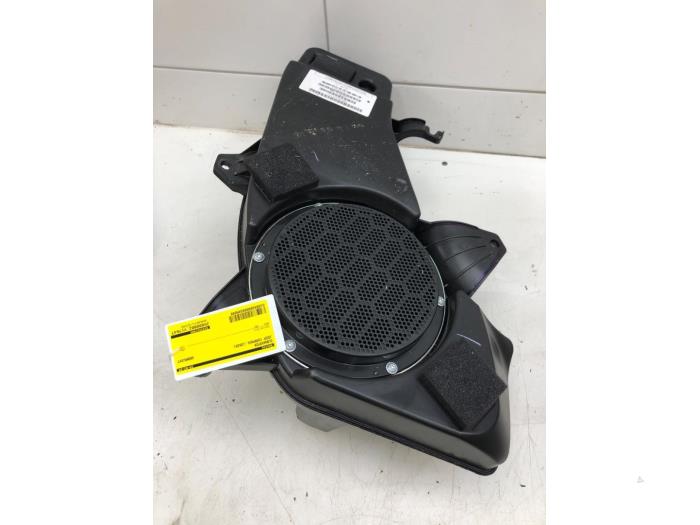 Używane Subwoofer Jeep Compass II (MP) 2.0 Multijet II 170 16V 4x4 Cena € 82,95 Procedura marży oferowane przez Wessel Parts & Service B.V.