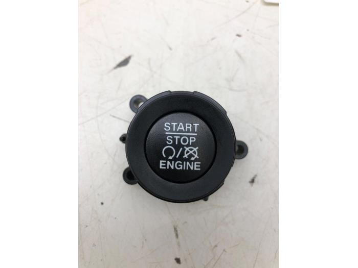 Używane Przelacznik Start/Stop Jeep Compass II (MP) 2.0 Multijet II 170 16V 4x4 Cena € 51,45 Procedura marży oferowane przez Wessel Parts & Service B.V.