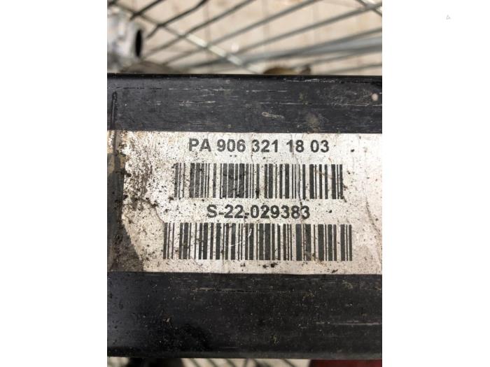 Używane Sprezyna przód Mercedes Sprinter 3,5t (907.6/910.6) 317 CDI 2.0 D RWD Cena € 61,95 Procedura marży oferowane przez Wessel Parts & Service B.V.