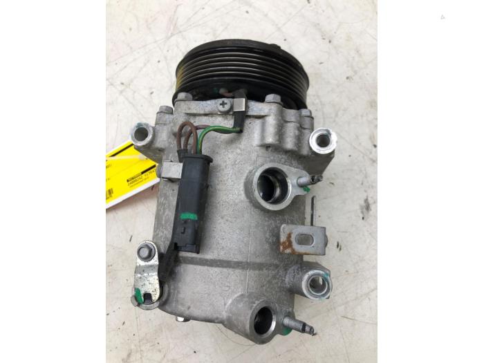 Usagé Compresseur de clim Opel Mokka 1.2 Turbo 12V Prix € 93,45 Règlement à la marge proposé par Wessel Parts & Service B.V.