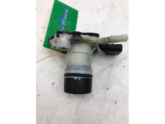 Volkswagen Transporter AdBlue pumps stock | ProxyParts.com