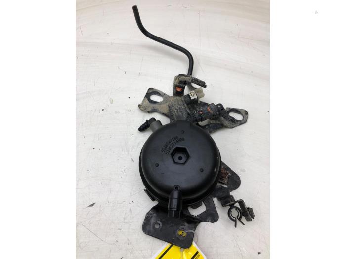 Begagnade Bränslefilterhus Opel Grandland (X) 1.5 CDTI 130 Pris € 51,45 Marginaltabell erbjuds av Wessel Parts & Service B.V.