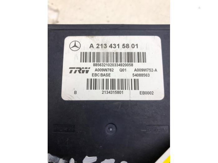 Używane Pompa ABS Mercedes E (W213) E-200d 1.6 Turbo 16V Cena € 366,45 Procedura marży oferowane przez Wessel Parts & Service B.V.