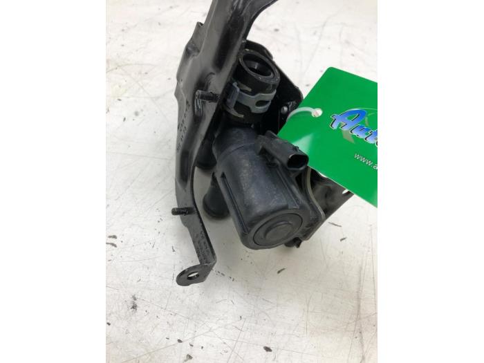 Begagnade Extra vattenpump Audi Q4 Sportback (4FN) 40 e-tron 77 kWh Pris € 51,45 Marginaltabell erbjuds av Wessel Parts & Service B.V.