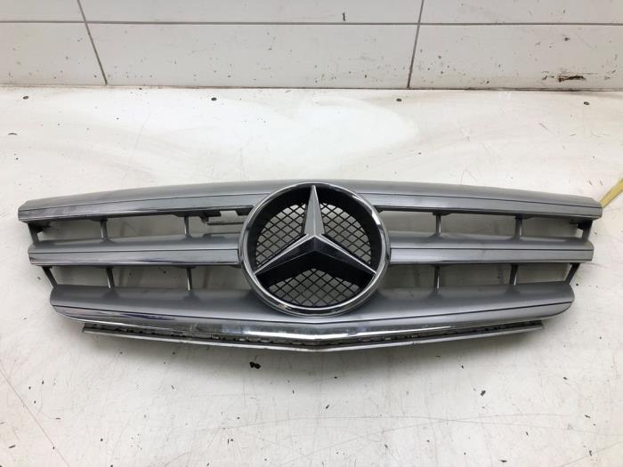 Begagnade Grill Mercedes B (W245) 2.0 B-180 CDI 16V Pris € 156,45 Marginaltabell erbjuds av Wessel Parts & Service B.V.