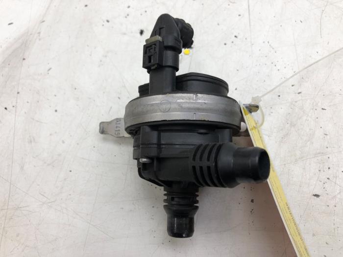 Begagnade Vattenpump Mercedes E (W213) E-200d 1.6 Turbo 16V Pris € 40,95 Marginaltabell erbjuds av Wessel Parts & Service B.V.