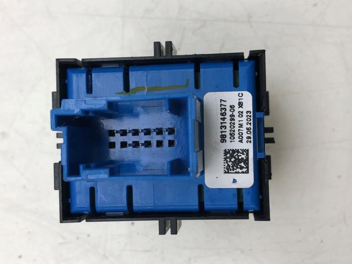 Gebrauchte Handbremse Schalter Opel Mokka 1.2 Turbo 12V Preis € 30,45 Margenregelung angeboten von Wessel Parts & Service B.V.