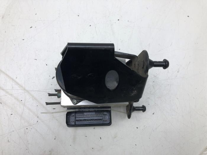 Usagé Bloc ABS Mercedes ML II (164/4JG) 3.0 ML-320 CDI 4-Matic V6 24V Prix € 208,95 Règlement à la marge proposé par Wessel Parts & Service B.V.