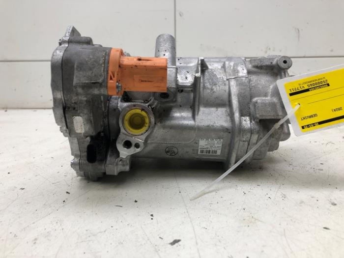 Gebrauchte Klimapumpe Mercedes C (W206) C-300 e 2.0 Turbo Preis € 523,95 Margenregelung angeboten von Wessel Parts & Service B.V.