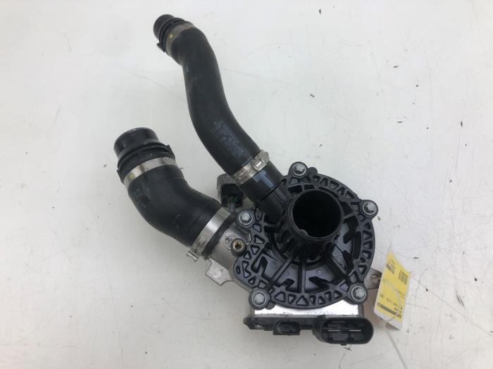 Begagnade Extra vattenpump Mercedes C (W206) C-300 e 2.0 Turbo Pris € 236,25 Marginaltabell erbjuds av Wessel Parts & Service B.V.