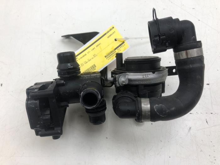 Begagnade Vattenpump Mercedes C (W206) C-300 e 2.0 Turbo Pris € 131,25 Marginaltabell erbjuds av Wessel Parts & Service B.V.