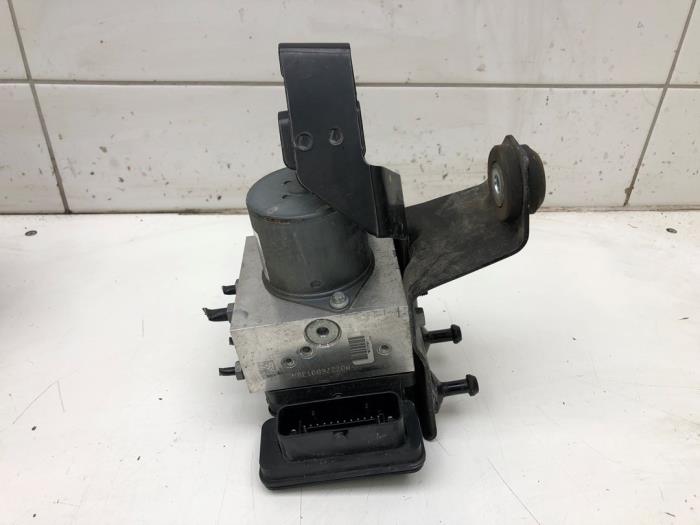 Gebrauchte ABS Pumpe Mercedes GLE (W166) 350d 3.0 V6 24V BlueTEC 4-Matic Preis € 366,45 Margenregelung angeboten von Wessel Parts & Service B.V.