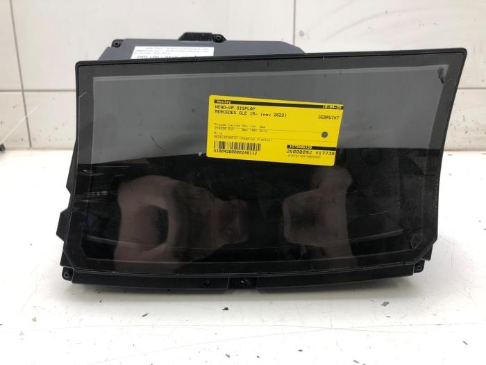 Gebrauchte Frontscheibenanzeige Mercedes GLE (V167) 350 e 2.0 16V 4-Matic Preis € 471,45 Margenregelung angeboten von Wessel Parts & Service B.V.