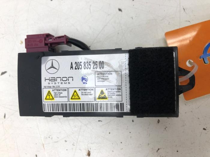 Begagnade Luftkvalitetssensor Mercedes GLE (V167) 350 e 2.0 16V 4-Matic Pris € 36,75 Marginaltabell erbjuds av Wessel Parts & Service B.V.