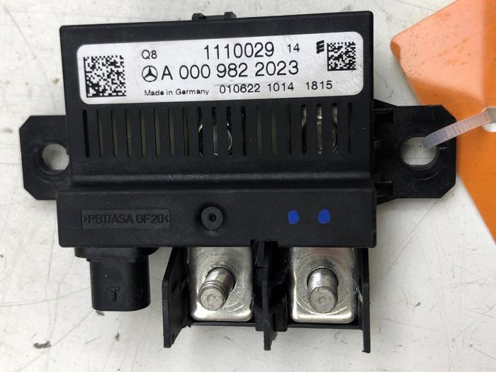 Używane Moduł sterujący akumulatora Mercedes GLE (V167) 350 e 2.0 16V 4-Matic Cena € 40,95 Procedura marży oferowane przez Wessel Parts & Service B.V.