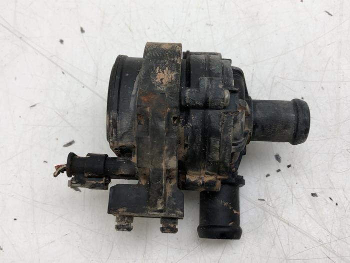 Usagé Pompe à eau Audi Q3 Sportback (F3N) 2.0 35 TDI 16V Prix € 40,95 Règlement à la marge proposé par Wessel Parts & Service B.V.