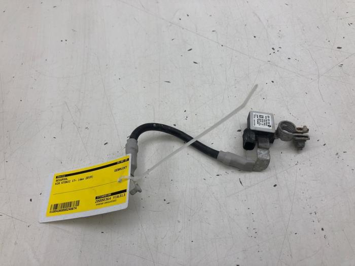 Używane Biegun akumulator Kia Stonic (YB) 1.2 MPI 16V Cena € 47,25 Procedura marży oferowane przez Wessel Parts & Service B.V.