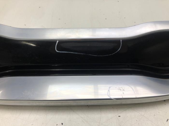 Używane Grill Kia Stonic (YB) 1.2 MPI 16V Cena € 131,25 Procedura marży oferowane przez Wessel Parts & Service B.V.