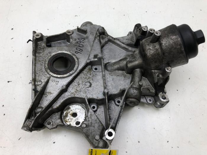 Usagé Couvercle de distribution Mercedes C Estate (S205) C-350 e 2.0 16V Prix € 103,95 Règlement à la marge proposé par Wessel Parts & Service B.V.