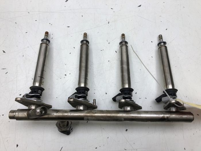 Gebrauchte Einspritzdüse (Einspritzer) Mercedes C Estate (S205) C-350 e 2.0 16V Preis € 156,45 Margenregelung angeboten von Wessel Parts & Service B.V.